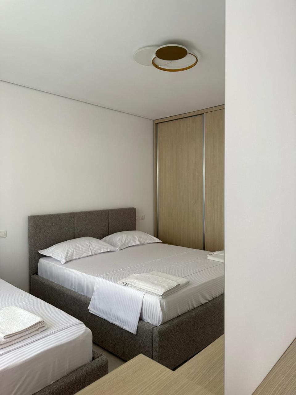 Eme Apartments - Kompleksi San Pietro, Gjiri I Lalzit Durrës Buitenkant foto